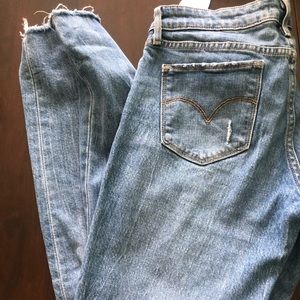 711 Levi skinny jeans size 28